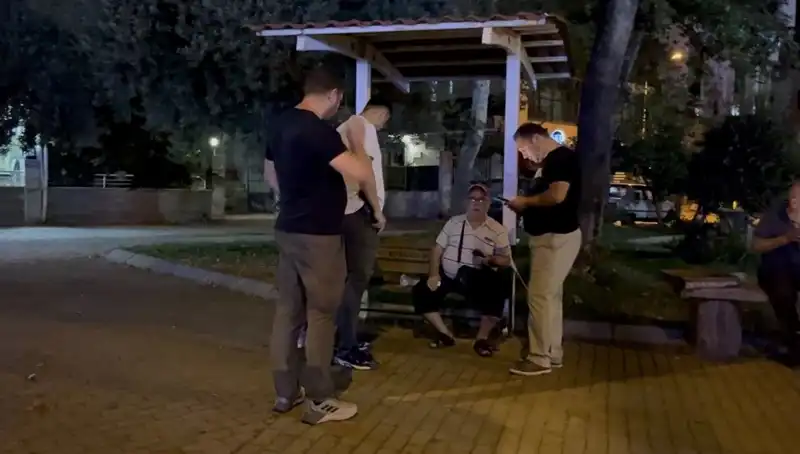 Görme Kaybı Olan Adamın Telefonunu Çalan Hırsızlar Tekrar Alarm Verdi!