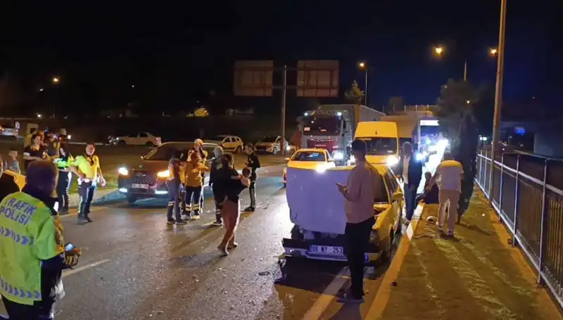 Otoyolda Gerçekleşen Geri Dönüş Kazası: İki Çocuk ve İki Yetişkin Yaralandı
