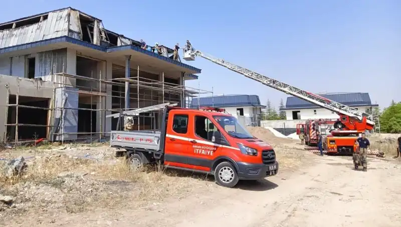 Gölbaşı'nda Villalar Arasında Yangın: Alevler Kısa Sürede Büyüdü