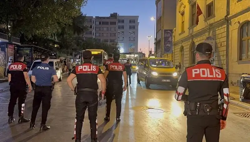 İstanbul'da Asayiş Operasyonu: Yüzlerce Gözaltı ile Güvenlik Sağlandı