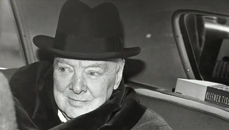 Churchill'in Bekar Evi Satışta: Tarihin İzleri 3,75 Milyon Sterlinle Yeniden Hayat Buluyor