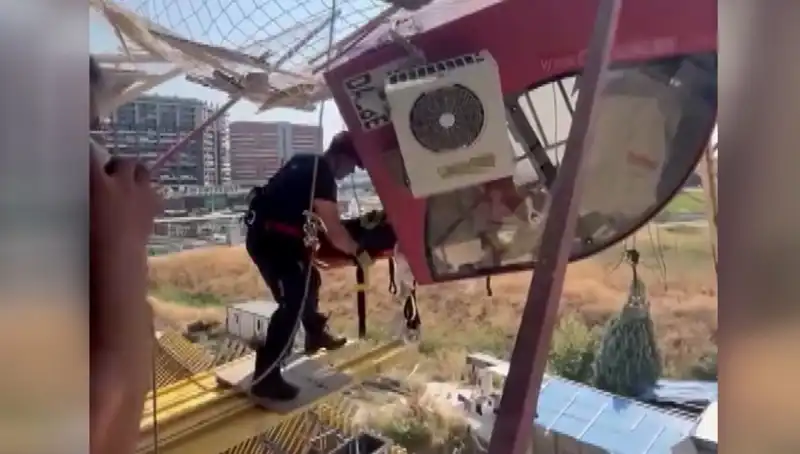 Devrilen Kule Vinçte Operatörün Korku Dolu Anları