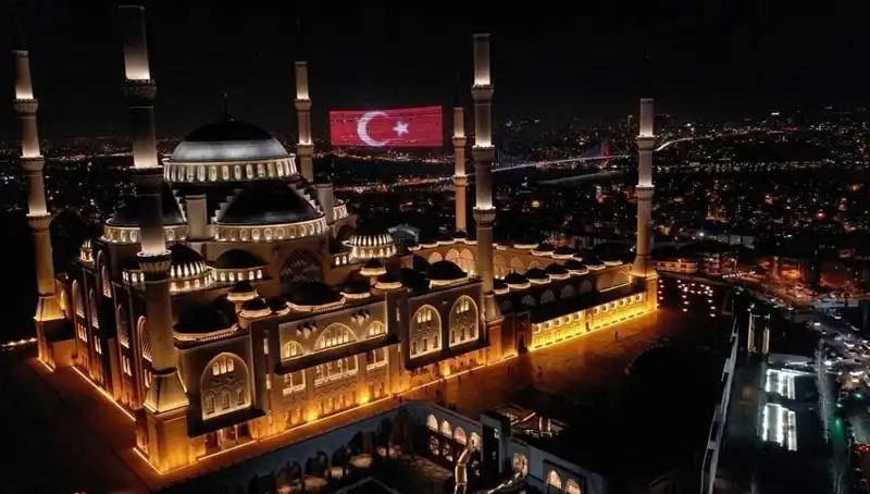 Türkiye Genelinde Kuraklık ve Şehitler İçin İkindi Duaları Yükseliyor