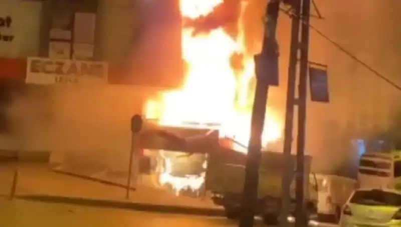 Başakşehir'de İş Merkezinde Yangın: Olayın Ayrıntıları ve Son Gelişmeler