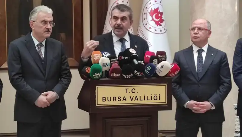 Protestolara Katılan Çalışanlara Yaptırım Uyarısı: Bakan Tekin’den Önemli Açıklama!