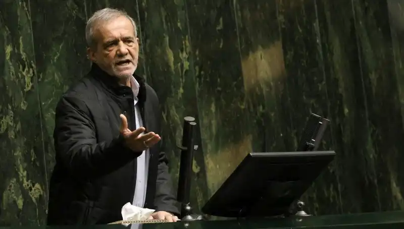 İran Cumhurbaşkanı Yardımcısının Lüks Gezi Kayıtları Kriz Ortasında Tartışma Yarattı