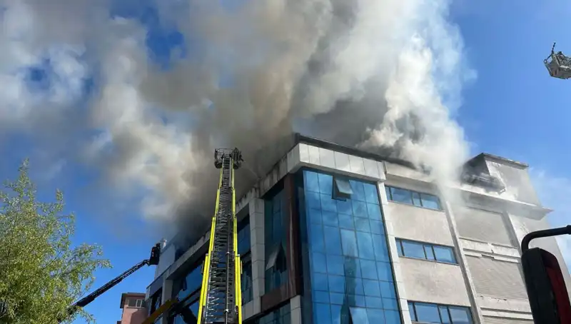 Esenyurt'ta Tekstil Atölyesinde Yaşanan Yangın Panik Yarattı