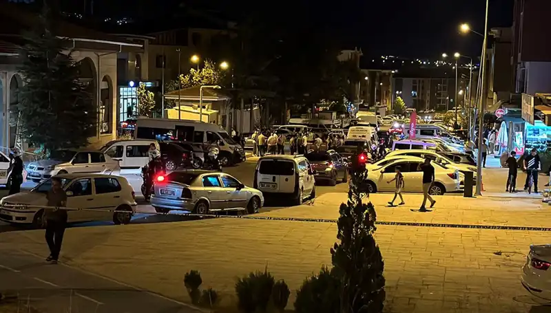 İki Ailenin Kavgası: Sokak Ortasında Dehşet Anları!