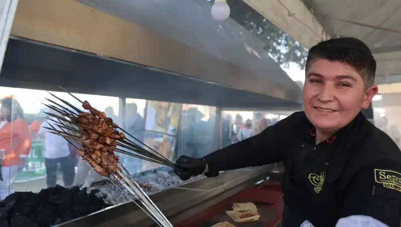 Kozan Karnavalı’nda Yarım Ton Ciğer Tüketildi: Lezzetin Festivali