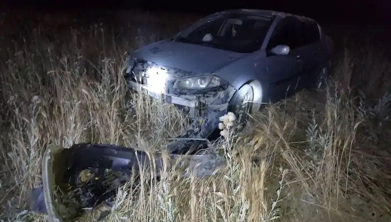 Burdur’da Otomobil Tarlaya Uçtu! İki Kişi Yaralandı