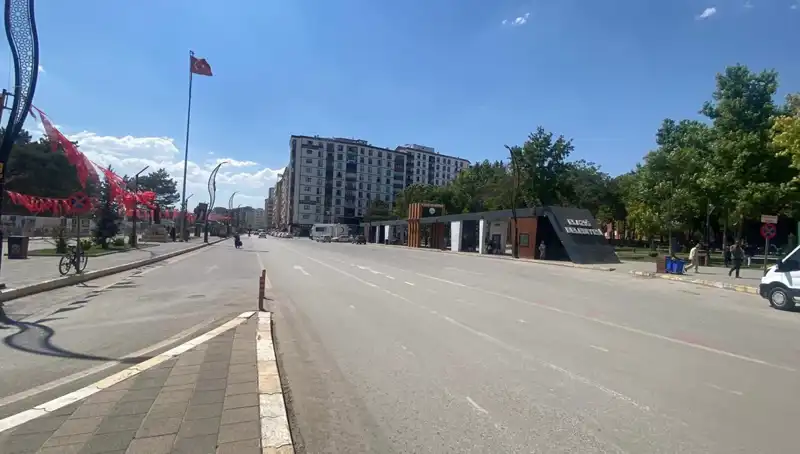 Elazığ'da Sokaklar Boş Kaldı, Şaşkınlık Yüzden Yüze!