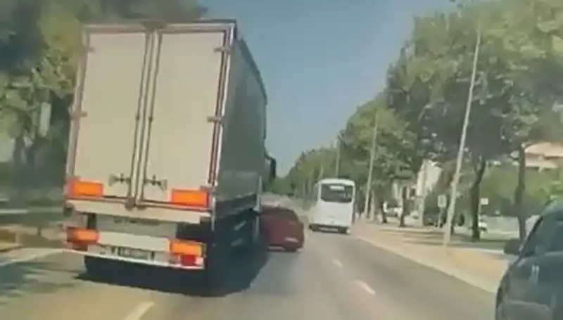 Bursa’nın Kör Noktalarında Yaşanan Kaza: Sürücüler Neden Dikkatsiz?