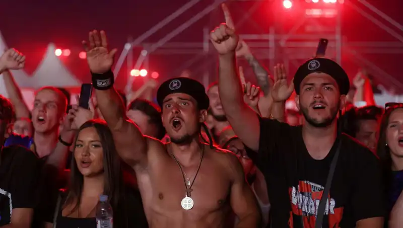 Thompson Konserinde Nazi Selamı Skandalı ile Gündeme Damga Vurdu