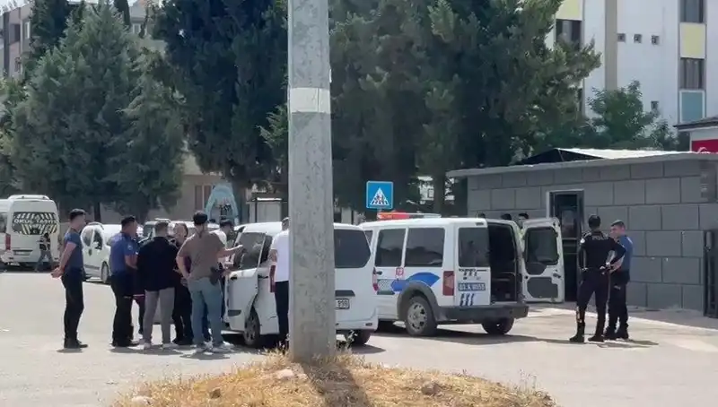 Adliye Önünde Korkunç Kavga: 5 Yaralı, 7 Gözaltı ile Sonuçlandı