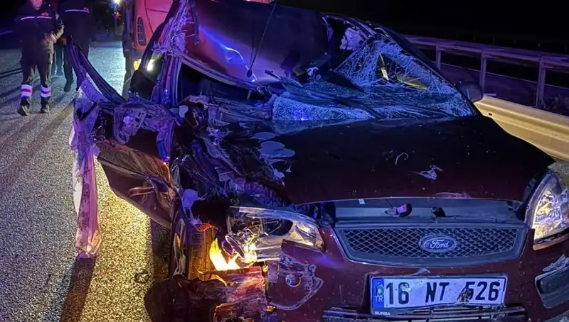 Afyonkarahisar'da Otomobil ve TIR Çarpıştı: 4 Kişi Yaralandı!