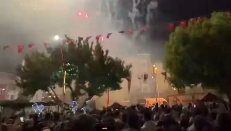 Havai Fişek Gösterisi Sonrasında Hastaneye Yatanların Sayısı Artıyor!