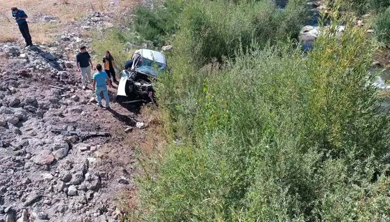 Sivas'ta Feci Kaza: Otomobil Dere Yatağına Uçtu, İki Can Alındı