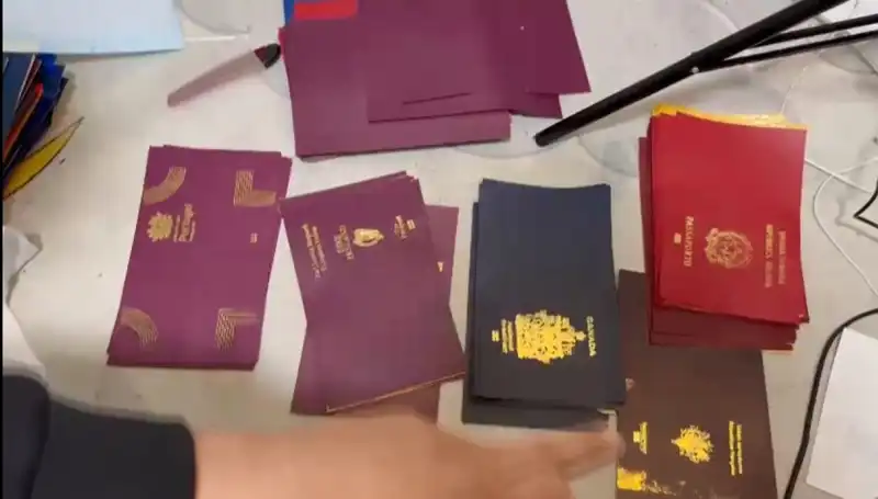 Sahte Pasaport ve Vize Çetelerine Huzur Bozan Operasyon!