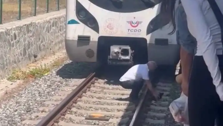 Raylardaki Kediyi Gören Makinistten Duygusal Anlar: Marmaray’ı Durdurdu