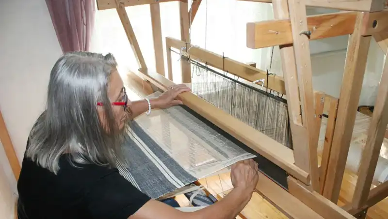 Eski Giysilerin İpleriyle Hayata Yenilik Katma Sanatı