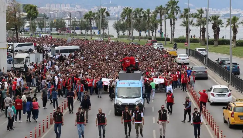 İzmir'de Grev Tırmanıyor: İşçiler Neden Ayakta?