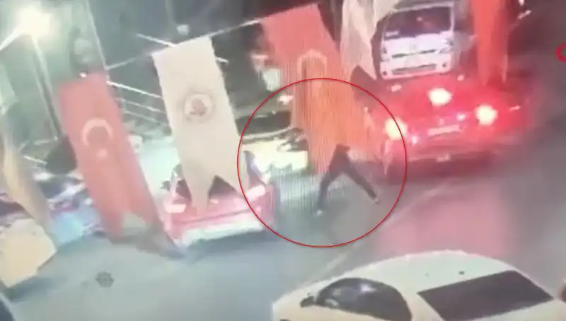 Kağıthane’de Sokak Ortasında Korkunç Cinayet: Otomobildeki Genç Ölümle Yüzleşti