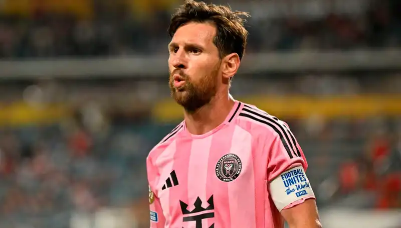 Messi'nin Kariyerinde Şok Başlangıç: Son Dakika Şutu Direkten Döndü