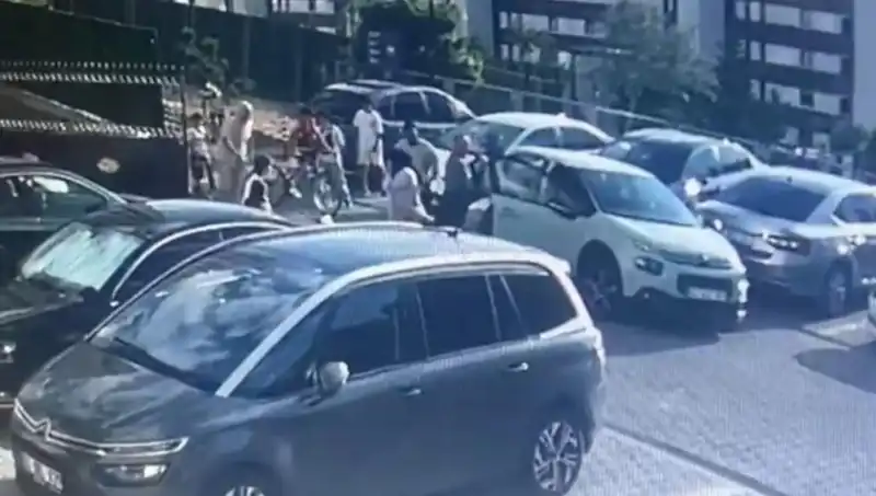 Eşini ve Yakınlarını Araba ile Ezdi! Olayın Arka Planı Ne?