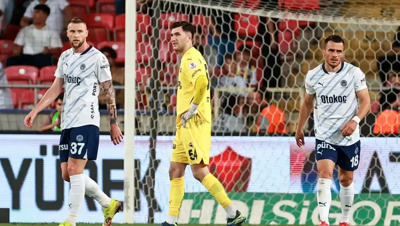 Fenerbahçe'nin 2025 Sezonu: Takımda Fırtına Gibi Değişimler!
