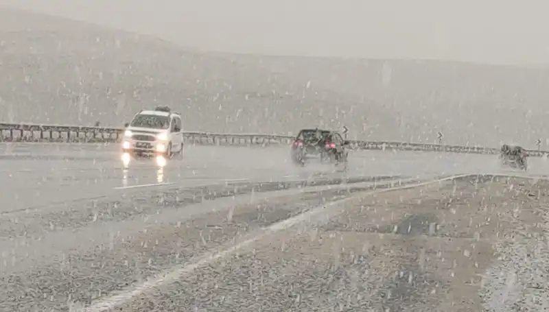 Nisan Ayında Kar Sürprizi: Baharı Bekleyenler Şokta!