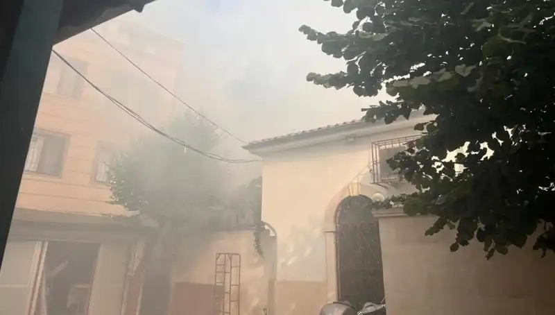 Fatih'te Tarihi Tahta Minare Hamamı'nda Yangın: Panik Anları ve Kurtarma Çabaları