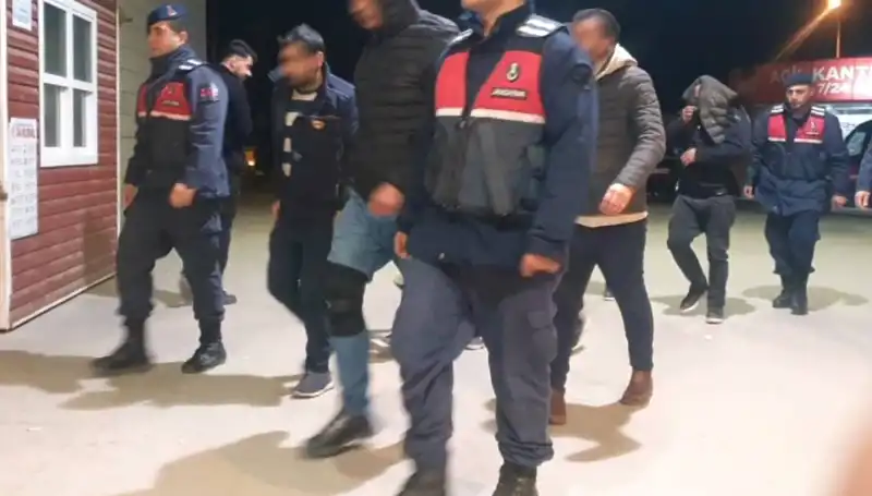 Güvenlik Güçleri Bağ Evinde Uyuşturucu Partisine Baskın Düzenledi