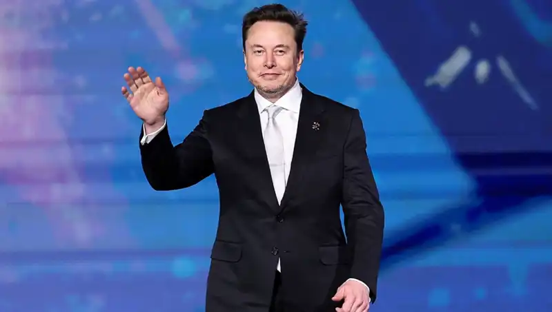 Tesla'nın Yeni Elektrikli Aracını Tanıttı: Canavar Beklendiği Gibi Geldi mi?