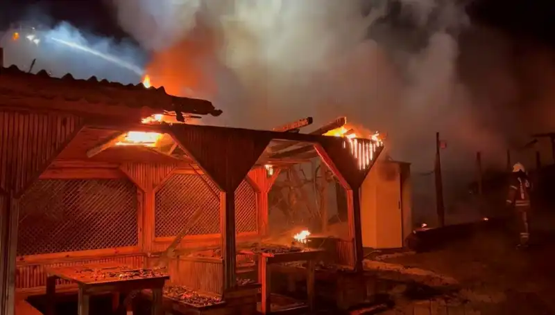 Şile'de Korkutan Yangın: Altı Gözleme Restoranı Küle Döndü