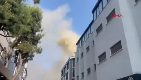 İstanbul'da 4 Katlı İş Merkezinde Yangın: Ekipler Seferber Oldu!