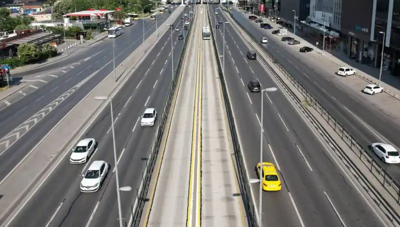 İstanbul Bayramda Boş Kaldı: Şehirde Trafik Rüzgarı Esti