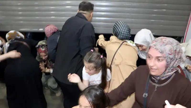 AVM’de Yüzde 50 İndirim Fırtınası: Şehrin Her Yerinden Akın Var!