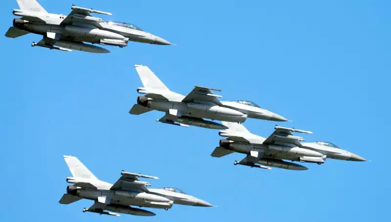 ABD, Ukraynalı Pilotlar İçin 310 Milyon Dolarlık F-16 Eğitimi Destanı
