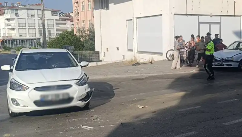 Antalya'da Feci Kaza: İki Otomobil Çarpıştı, 5 Yaralı!