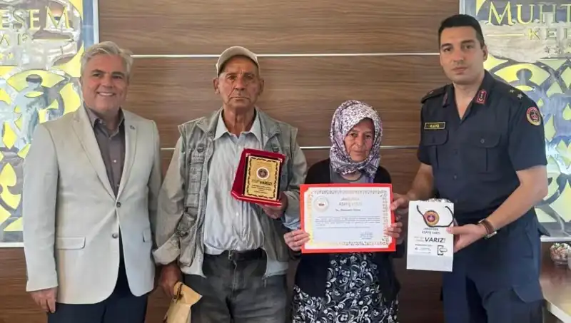 Tek Varlıkları Olan Evi Jandarmaya Bağışlayan Aile, Duygusal Bir Hikaye Yaşadı