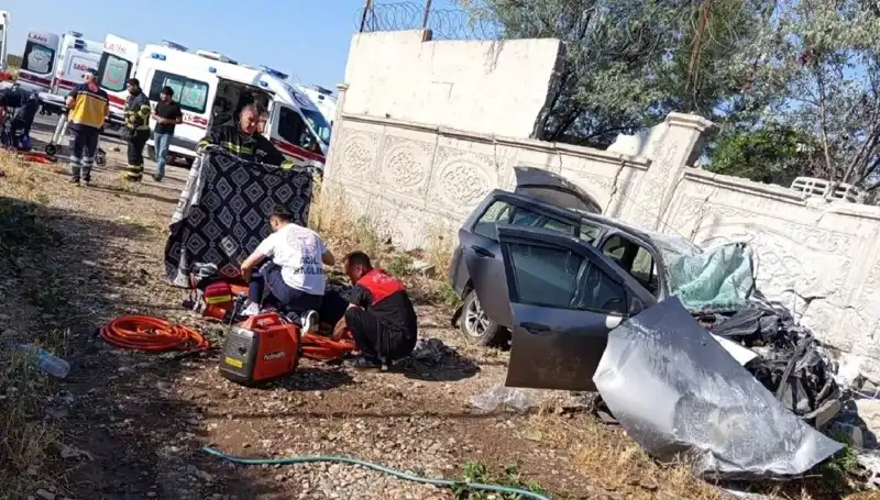 Lastik Patladı, Kontrol Kaybedildi: Korkunç Kaza Sonucu 1 Ölü, 6 Yaralı!
