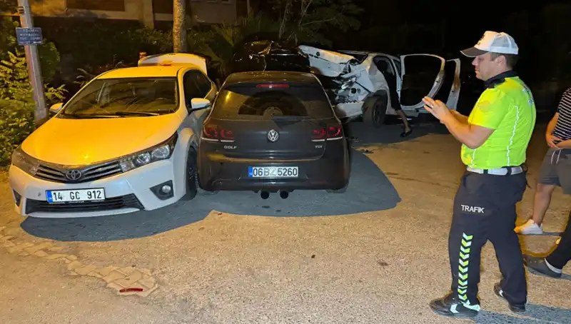 Alkollü Sürücü İle Sokak Savaşı: Üç Araç Hızla Hasar Gördü