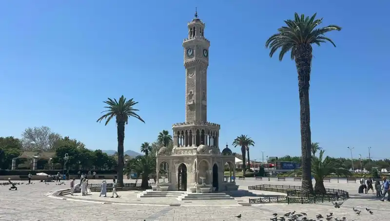 İzmir’de Sıcak Hava Dalgası: Meydanlar Boş, İnsanlar Serin Yerlerde