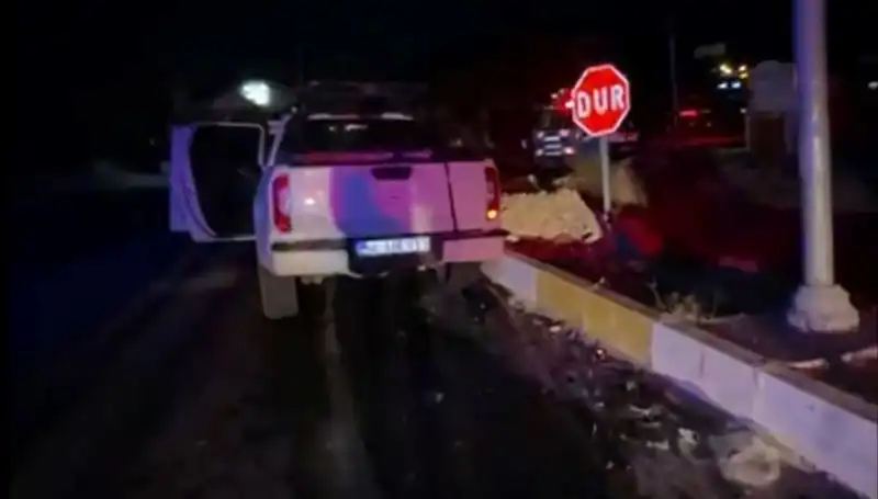İzmir'de Trafik Kazası: Kamyonet ve Ticari Araç Çarpıştı, 7 Yaralı!