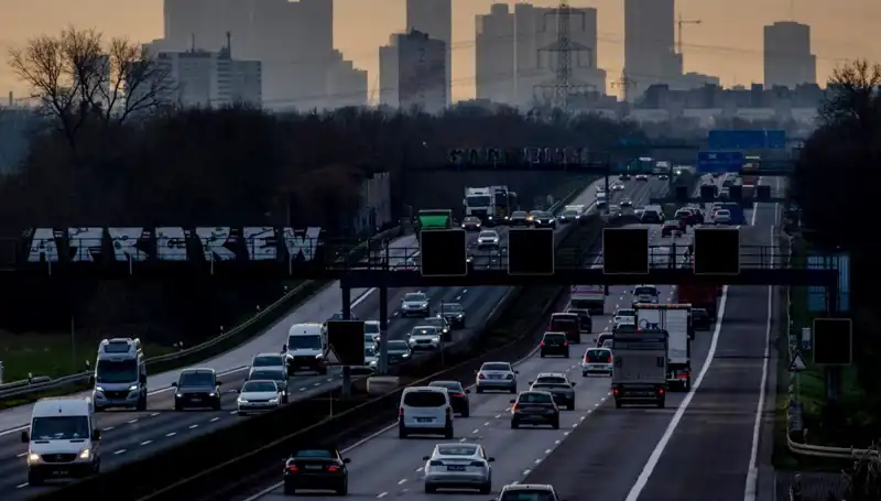 Almanya'da Harita Uygulaması Nedeniyle Otobanlar Kapandı, Trafik Kaosu Yaşandı!