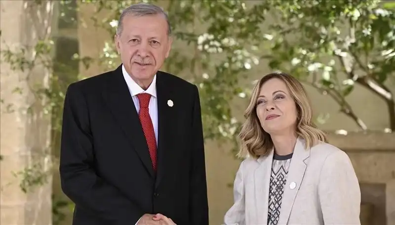 İstanbul'da Akdeniz Zirvesi: Erdoğan, İtalya ve Libya Başbakanlarıyla Önemli Toplantıda
