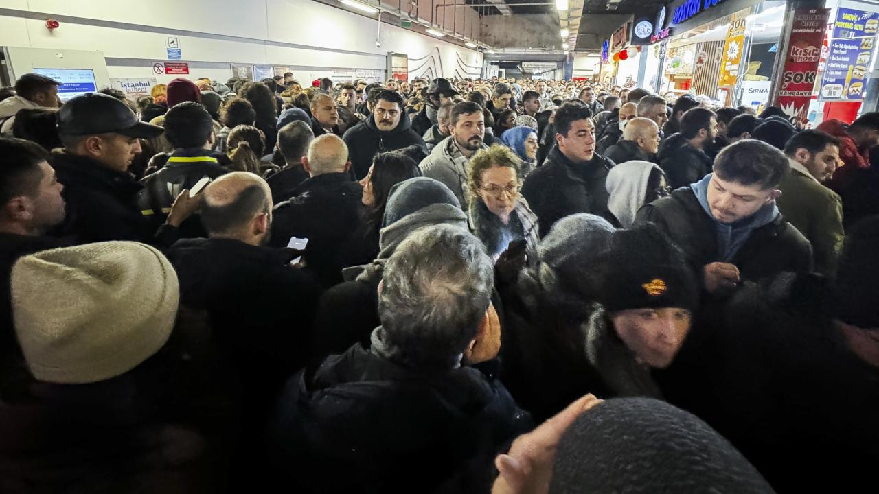 İstanbul'da Kar Yağışı Nedeniyle Olumsuzluklar