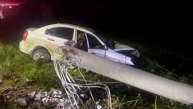 Beton Direğe Çarpan Sürücü, Hayatta Kalmak İçin Mücadele Ediyor