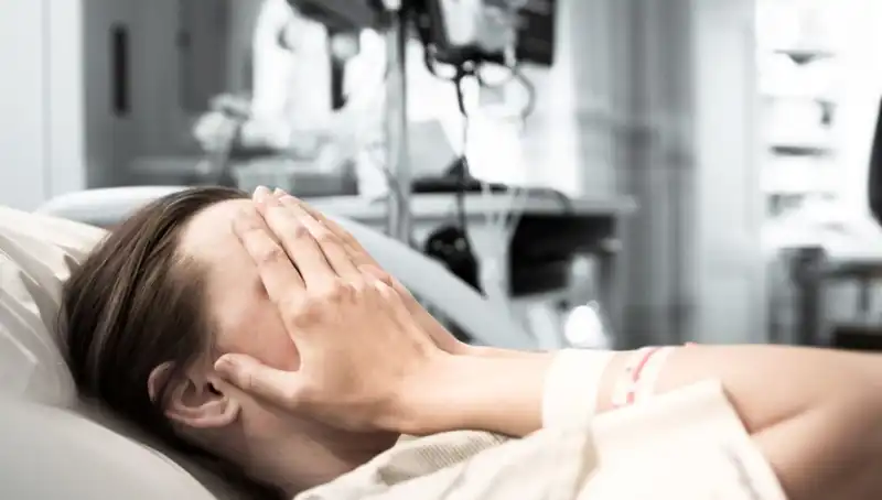 32 Yaşındaki Genç Kadının Hayatı Tehlikede: Doktorların Verdiği Ağrı Kesiciler Yetersiz mi?