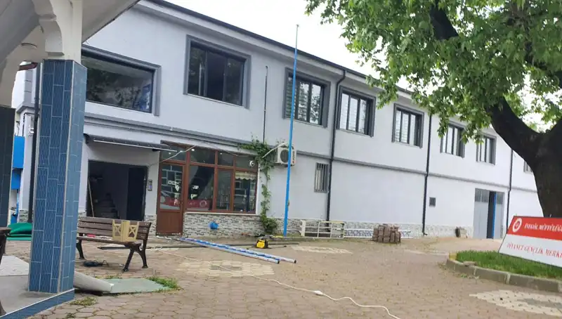Tabela Takarken 3 Metre Yükseklikten Düşen Çalışan Hastanelik Oldu